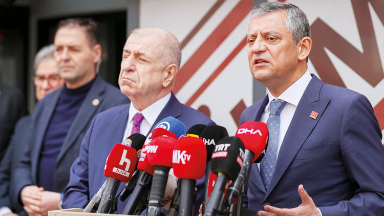 Özel’den Zafer Partisi’ne ziyaret: Sandık gelmeden durmayacağız Özel’den Zafer Partisi’ne ziyaret: Sandık gelmeden durmayacağız