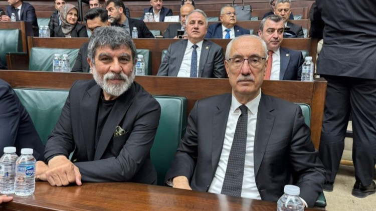 Kurtlar Vadisinin ‘Erdal Kömürcü’sü AK Parti Grup Toplantısına katıldı Kurtlar Vadisinin ‘Erdal Kömürcü’sü AK Parti Grup Toplantısına katıldı