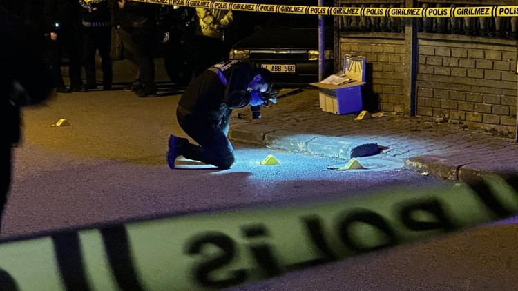 Sakaryada korku dolu dakikalar... Polisle 3 sokak boyunca çatıştı Sakaryada korku dolu dakikalar... Polisle 3 sokak boyunca çatıştı
