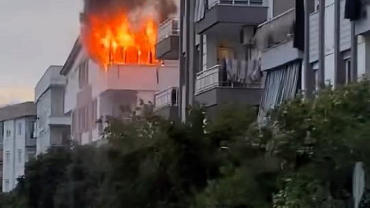 Teras katta korkutan yangın Teras katta korkutan yangın