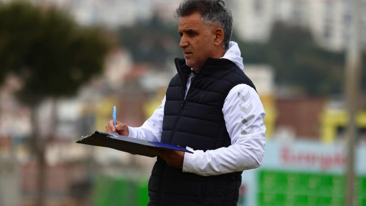 Karşıyaka play-offa bileniyor