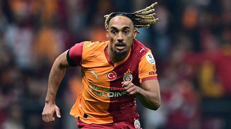 Galatasarayda Sacha Boey için karar verildi Fransız savunmacının takımdaki geleceği belli oldu