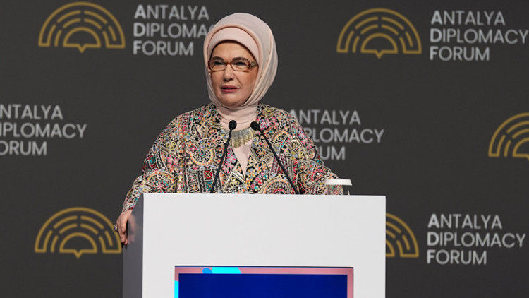 Emine Erdoğandan Antalya Diplomasi Forumunda Filistinli çocukların eğitimi için çağrı Emine Erdoğandan Antalya Diplomasi Forumunda Filistinli çocukların eğitimi için çağrı