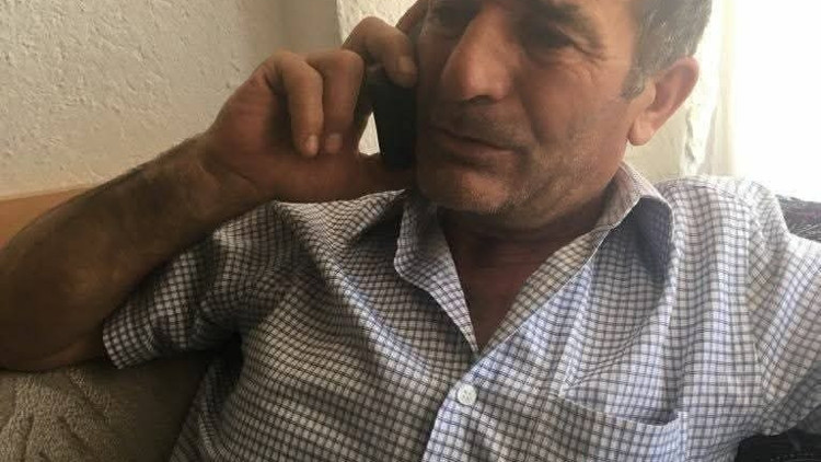 Traktörüne bağlı ilaç makinesini çıkarmak isterken sıkışarak öldü