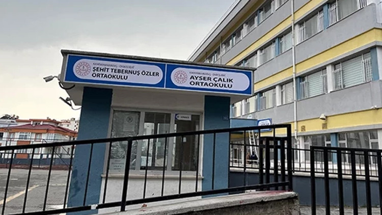 Kahramanmaraşta Ayser Çalık Ortaokulu öğrencileri farklı okul binasında eğitime yeniden başladı Kahramanmaraşta Ayser Çalık Ortaokulu öğrencileri farklı okul binasında eğitime yeniden başladı