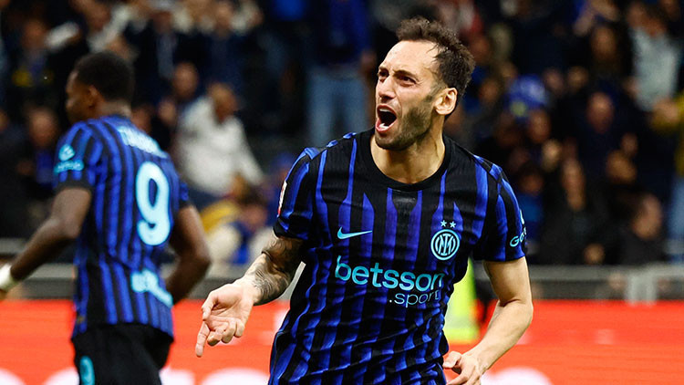 Hakan Çalhanoğlunun şovu Interi finale taşıdı