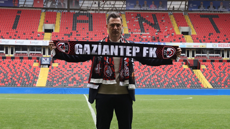 Gaziantep FKde Mirel Radoi dönemi resmen başladı