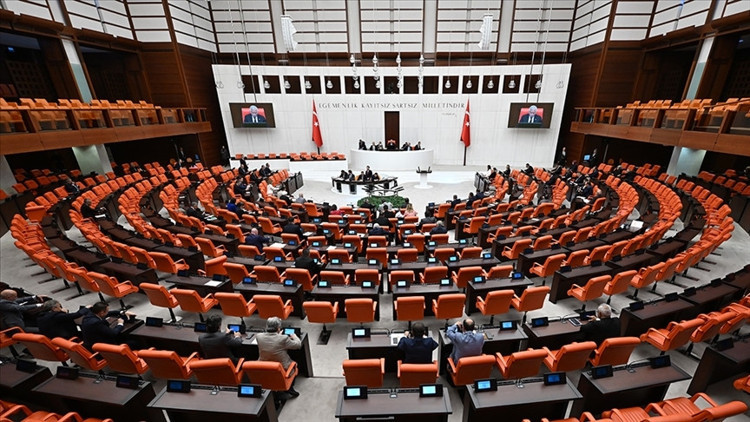 Son dakika... TBMMde kabul edildi: Doğum izni uzatıldı 15 yaş altına sosyal medya düzenlemesi geldi Son dakika... TBMMde kabul edildi: Doğum izni uzatıldı 15 yaş altına sosyal medya düzenlemesi geldi