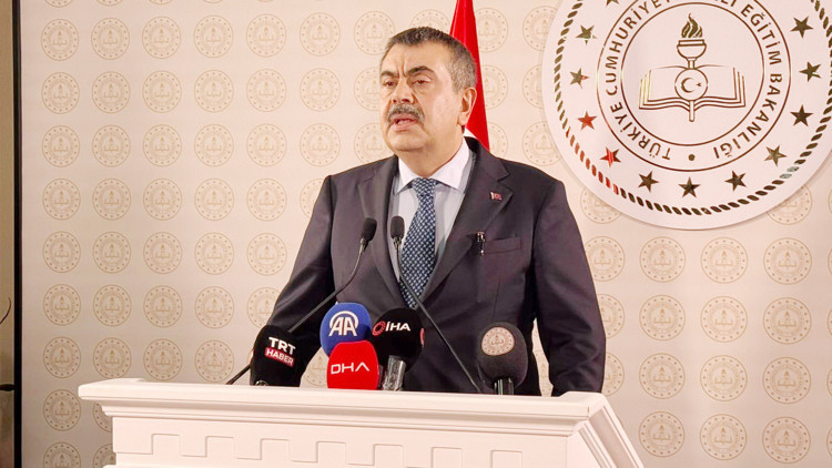 Okullarda yeni güvenlik önlemleri... Yapay zekâ destekli risk analizleri... Siber devriyeler harekete geçecek... Bakan Tekin 7 maddede açıkladı Okullarda yeni güvenlik önlemleri... Yapay zekâ destekli risk analizleri... Siber devriyeler harekete geçecek... Bakan Tekin 7 maddede açıkladı
