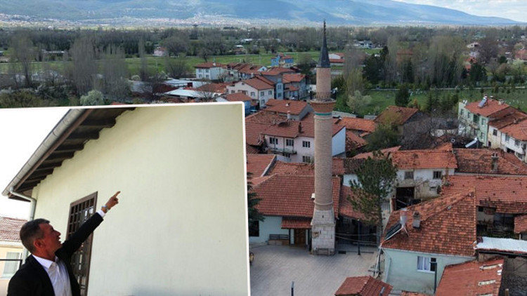 Cami duvarının içinden çıktı: Ankarada birleştirilecek El şeklinde dağılmış parçalar tek tek toplandı