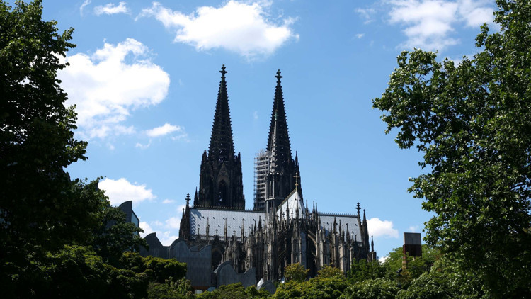 Köln Katedralinde yangın paniği