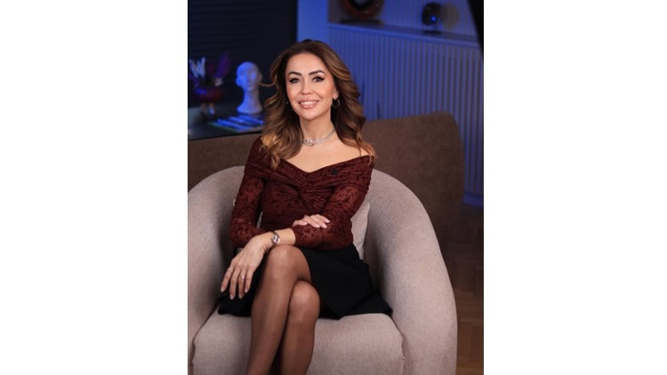 Işıltılı ve sıkı cilt için altın dokunuş