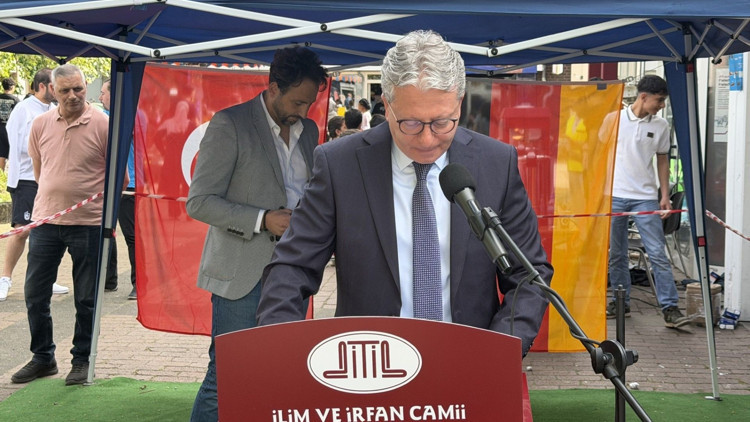 Hannover’da İlim İrfan Camii’nin 10uncu yılında görkemli kutlama