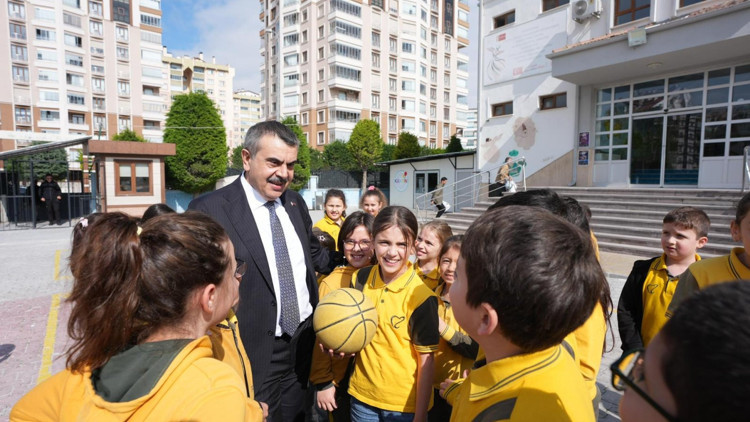 Bakan Tekin’den sürpriz okul ziyareti