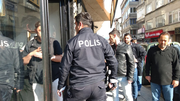 Eski kız arkadaşının akrabalarının saldırısına uğradı: 2 yaralı Eski kız arkadaşının akrabalarının saldırısına uğradı: 2 yaralı