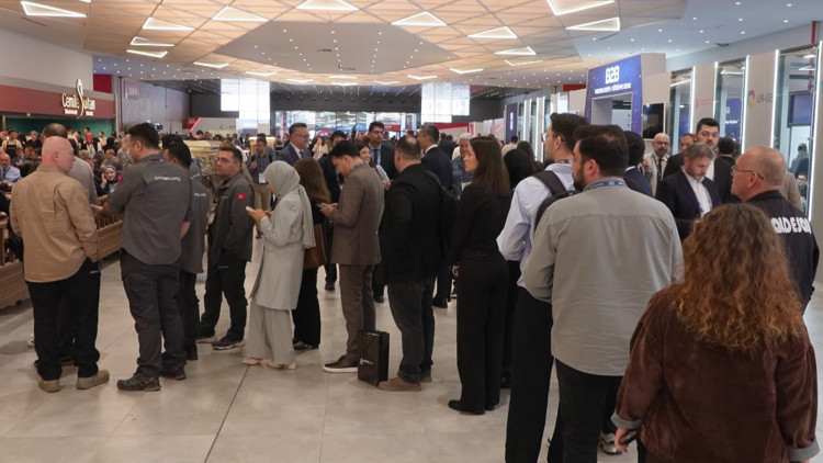 SAHA EXPO 2026 ziyaretçilerin yoğun ilgisiyle devam ediyor SAHA EXPO 2026 ziyaretçilerin yoğun ilgisiyle devam ediyor