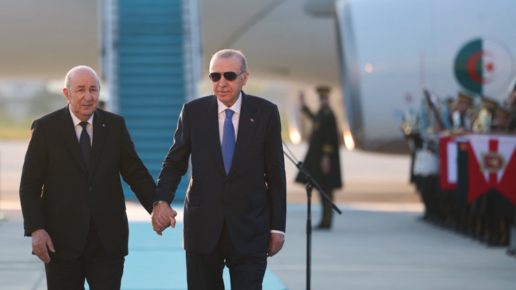 Cumhurbaşkanı Erdoğan, Cezayir Cumhurbaşkanı Tebbunu karşıladı Cumhurbaşkanı Erdoğan, Cezayir Cumhurbaşkanı Tebbunu karşıladı