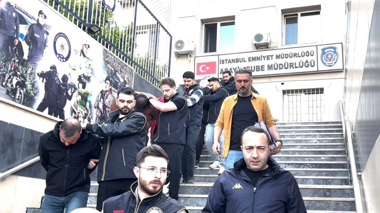 İstanbul merkezli 3 ilde change araç operasyonu: 8 şüpheli tutuklandı İstanbul merkezli 3 ilde change araç operasyonu: 8 şüpheli tutuklandı
