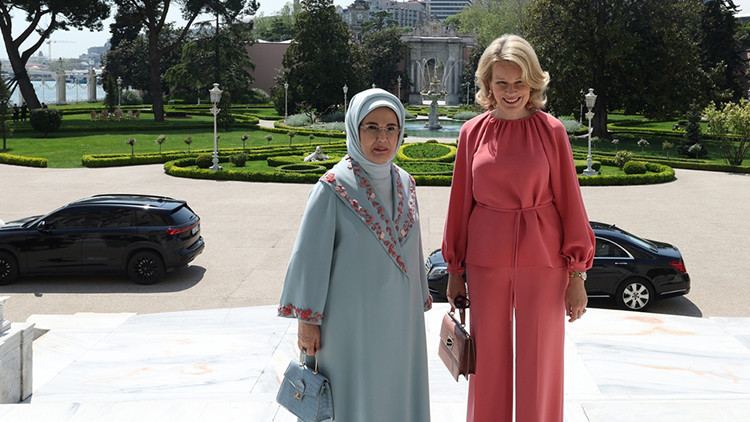 Emine Erdoğan, Kraliçe Mathilde ile bir araya geldi