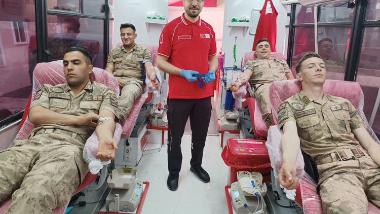 Kiliste kan bağışı kampanyasına jandarmadan destek