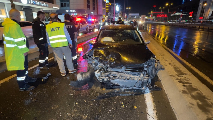 Avcılarda üç aracın karıştığı zincirleme kaza: 2 yaralı
