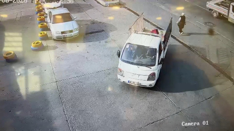 Avcılarda hırsızlık şüphelileri yakalandı; 16 yaşındaki şüphelinin 40 suç kaydı çıktı