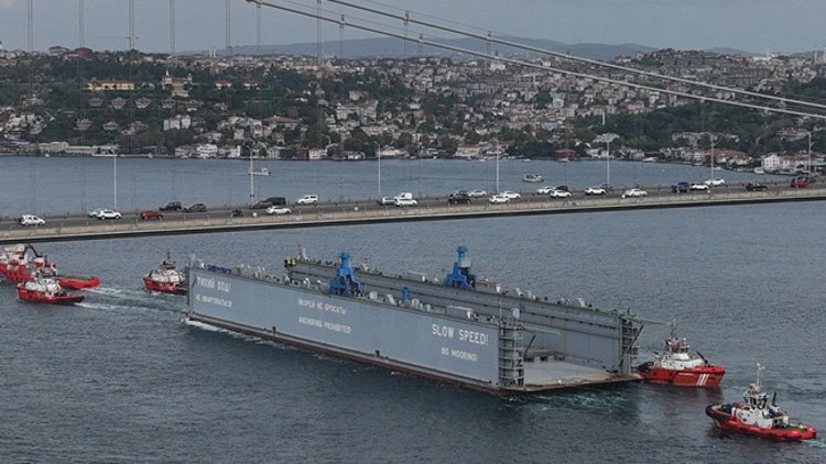 İstanbul Boğazında gemi trafiği çift yönlü askıya alındı