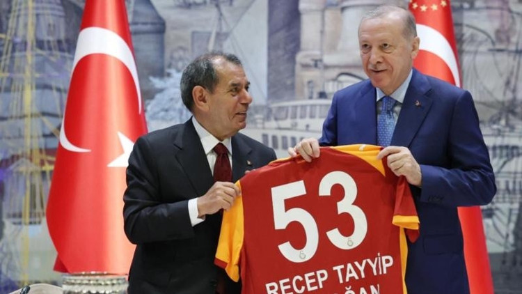 Cumhurbaşkanı Erdoğan, Süper Lig şampiyonu Galatasarayı kabul etti Cumhurbaşkanı Erdoğan, Süper Lig şampiyonu Galatasarayı kabul etti