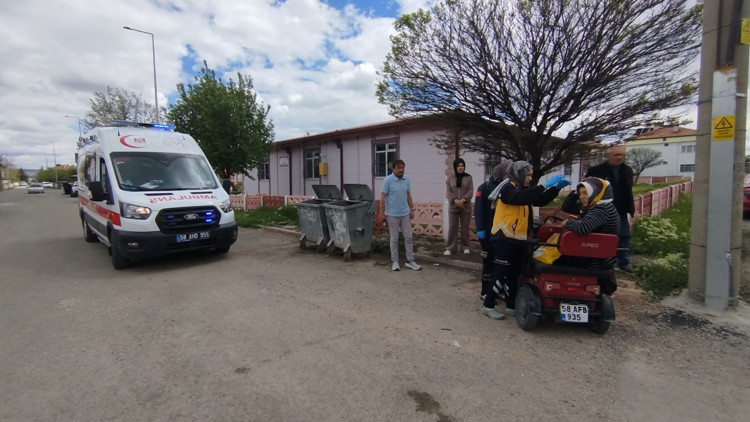 Şarkışlada otomobil ile üç tekerli elektrikli motosiklet çarpıştı: 1 yaralı