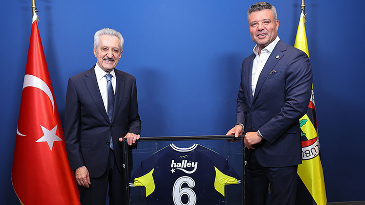 Fenerbahçede sürpriz imza Fenerbahçede sürpriz imza