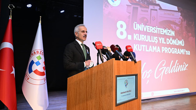 Bakan Uraloğlu Trabzon Üniversitesinde konuştu: Genç nüfus geleceği inşa etmektedir