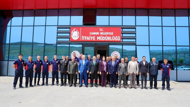 Vali Çakırtaştan bayramda görev yapan kurumların personeline ziyaret etti