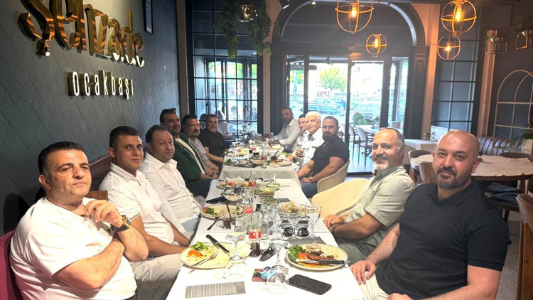 HOLLANDA-DTİK Yönetim Kurulu bayram yemeğinde bir araya geldi