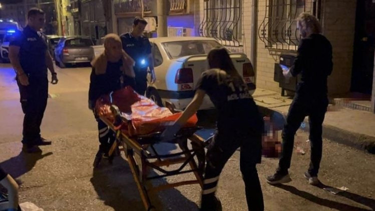 Annesini bıçaklayıp dehşet saçtı… Ağır yaralanan kadın hayatını kaybetti Annesini bıçaklayıp dehşet saçtı… Ağır yaralanan kadın hayatını kaybetti