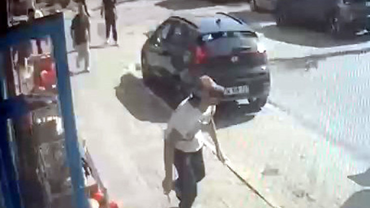 Avcılar’da çocuk kavgasına büyükler karıştı: 1 yaralı, 3 gözaltı