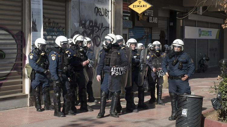 Yunanistanda yolsuzluk skandalı: 13 gözaltı