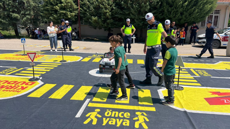 Kebanda ilkokul öğrencilerine tafik eğitimi verildi