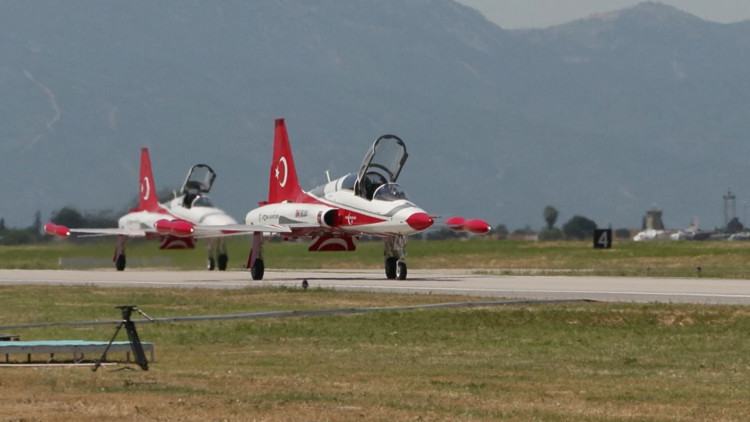 Gençlik ve Havacılık Festivalinin prova uçuşları yapıldı