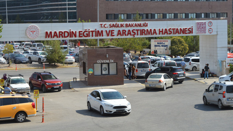 Mardinde iki aile arasında taşlı, sopalı kavga: 8 kişi yaralandı Mardinde iki aile arasında taşlı, sopalı kavga: 8 kişi yaralandı