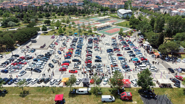 Tekirdağ’da, modifiye araç tutkunları bir araya geldi Tekirdağ’da, modifiye araç tutkunları bir araya geldi