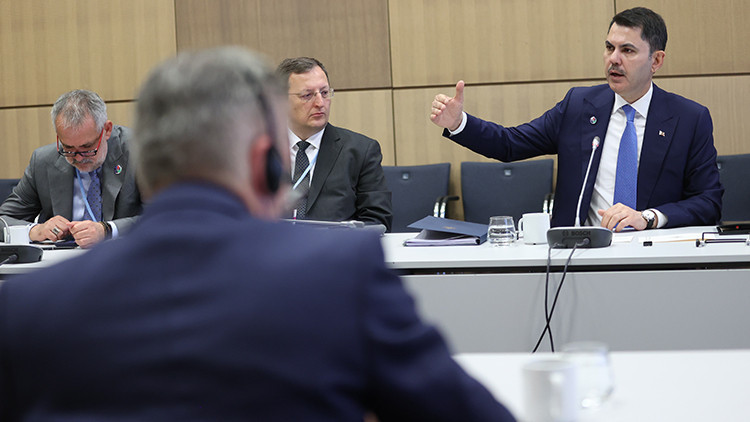 Bakan Kurum Almanyada BM ve Avustralyalı temsilcilerle görüştü