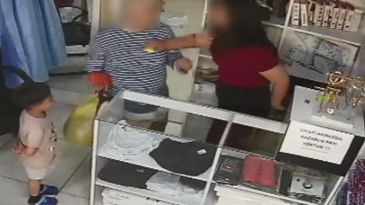 Pantolon paçasını yaptırdı, tartıştığı terzinin kızını dövdü Pantolon paçasını yaptırdı, tartıştığı terzinin kızını dövdü