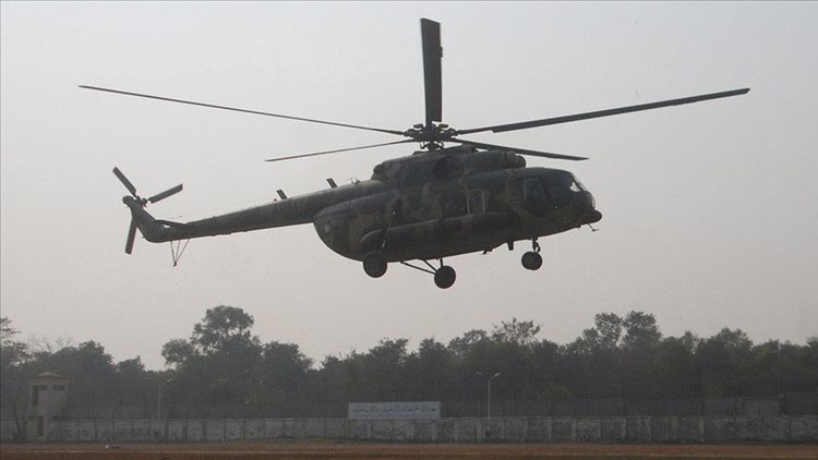 Pakistan ordusuna ait helikopter düştü