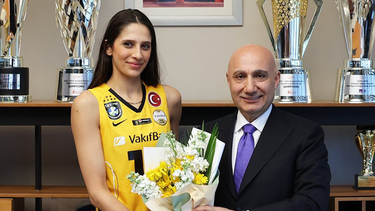 VakıfBank Derya Cebecioğluna veda etti