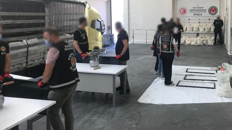 Ticaret Bakanlığı duyurdu: İpsala Gümrük Kapısında 1 ton üzerinde uyuşturucu madde ele geçirildi