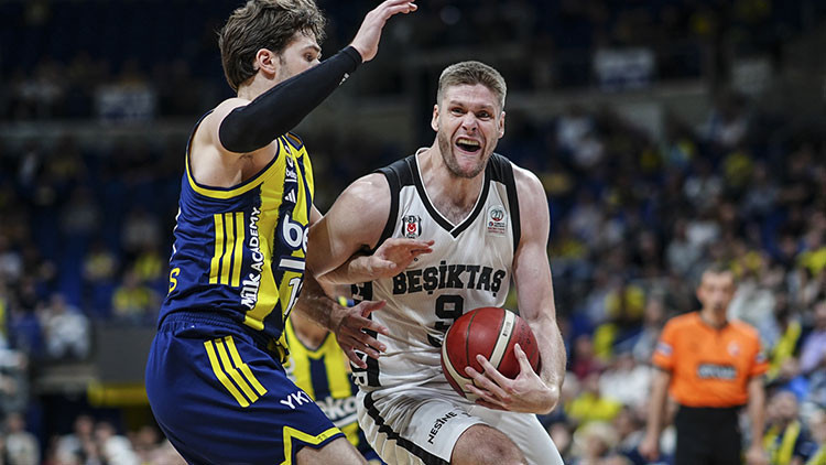 Potada Fenerbahçe ile Beşiktaş şampiyonluk için kapışıyor Potada Fenerbahçe ile Beşiktaş şampiyonluk için kapışıyor