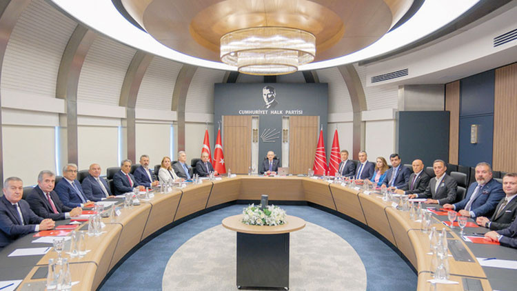 CHP MYK’dan iki başkana ihraç talebi