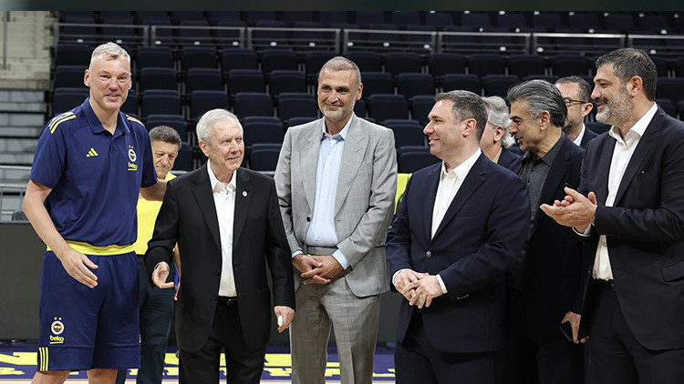 Aziz Yıldırımdan Fenerbahçe Bekoya ziyaret Aziz Yıldırımdan Fenerbahçe Bekoya ziyaret