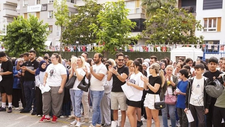 Sorulara uzman yorumu: Hem bilgi hem yorum ölçüldü