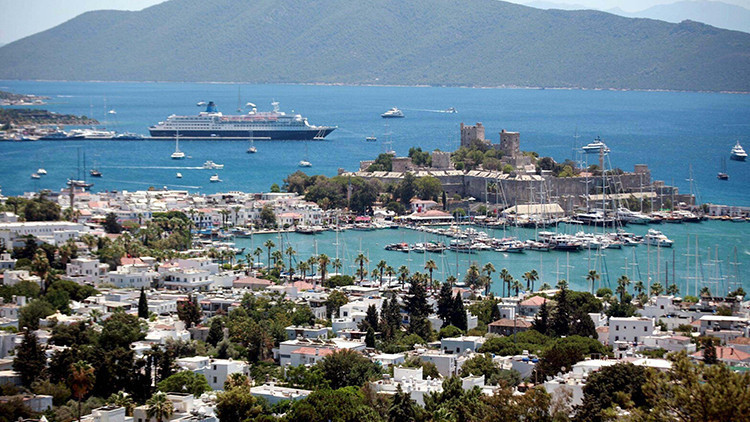 Bodruma ilk 5 ayda 172 bin turist geldi Uzmanlardan sahte rezervasyon uyarısı Bodruma ilk 5 ayda 172 bin turist geldi Uzmanlardan sahte rezervasyon uyarısı